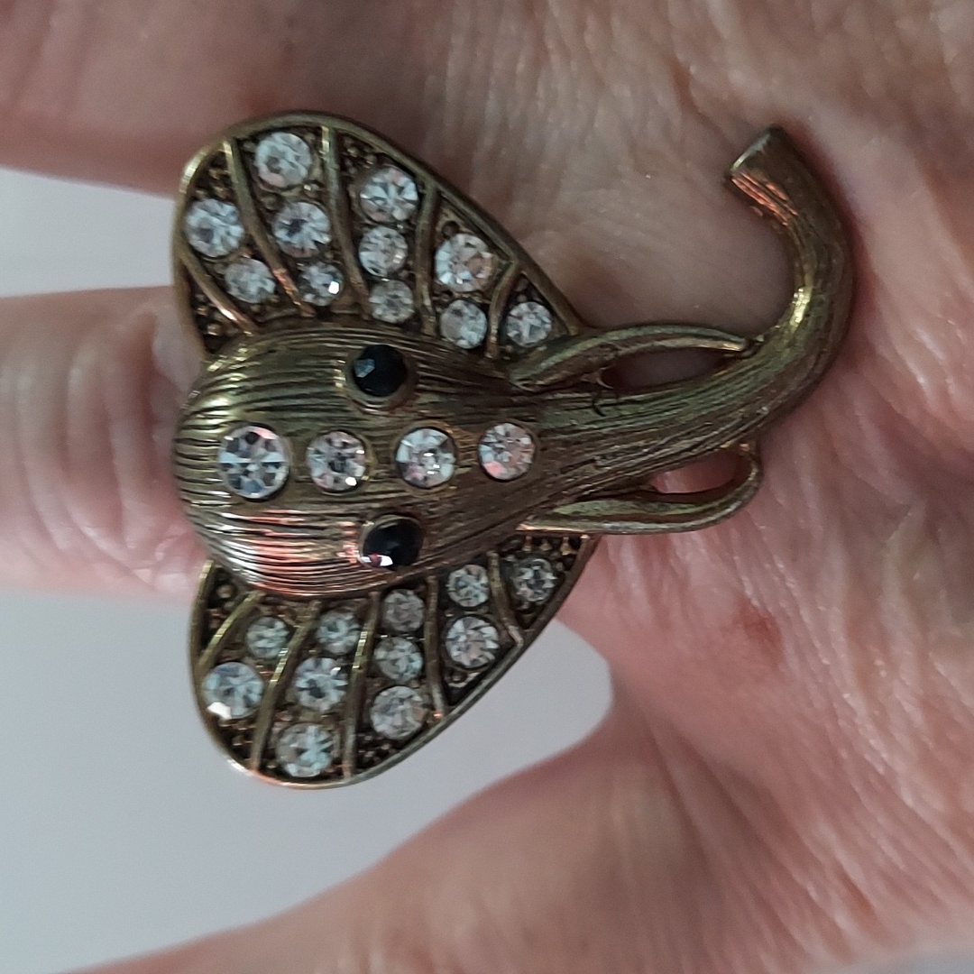 Elephant Head Rhinestone Stretchy Band Fits Any Fingers On Either Hand.